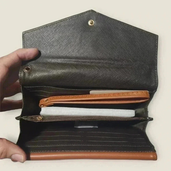 ๐๏ธMKF Collection Wristlet Wallet | High-Quality Vegan Leather | High Capacity - Picture 8 of 13